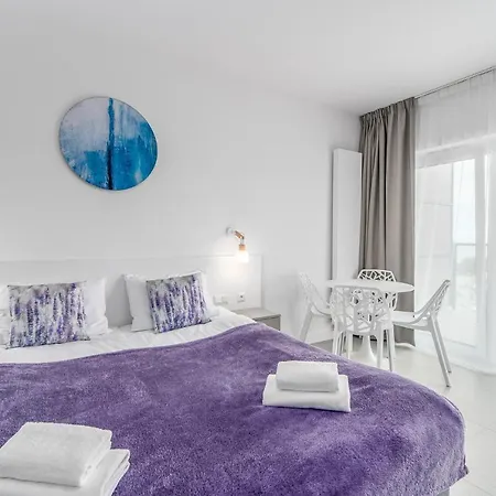 Aquamarina Prima 100 By Renters Apartment