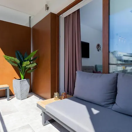 Apartment Gold Flamingo By Renters *