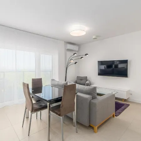 Aquamarina Prima 61 By Renters