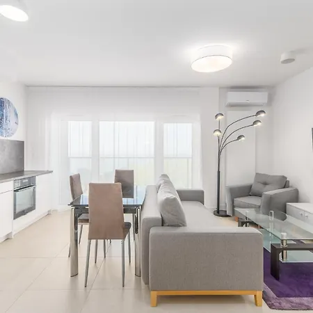 Aquamarina Prima 61 By Renters Apartment *