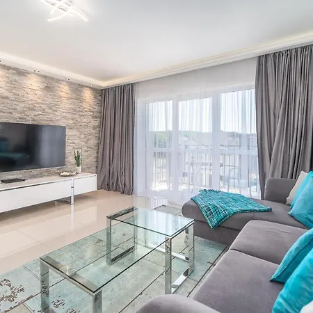 Apartment Stylish Vacation With Parking In By Renters *