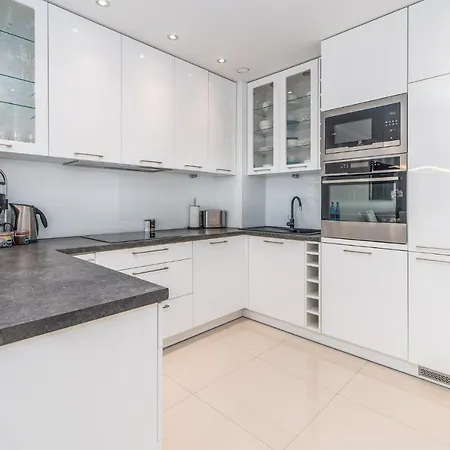 Stylish Vacation With Parking In By Renters Miedzyzdroje