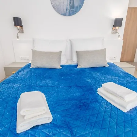 Aquamarina Prima 61 By Renters Apartment