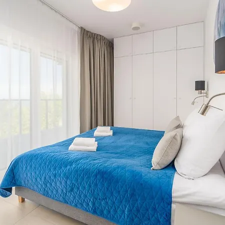 Aquamarina Prima 61 By Renters *