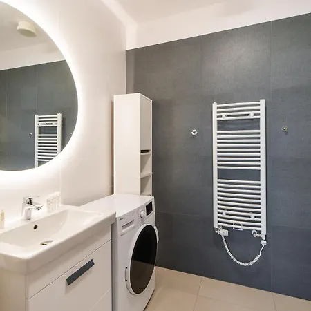 Aquamarina Prima 61 By Renters Apartment