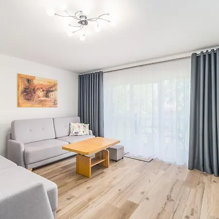 Seaside Breeze Stylish Balcony & Parking By Renters