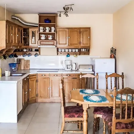 1 Bedroom Stunning In Apartment *