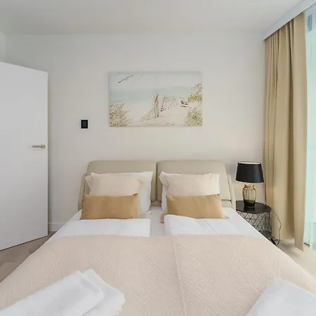 Sea Waves & 428b By Renters * Miedzyzdroje