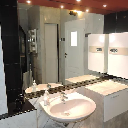 Comfortable In Centre Of For 4 Persons *