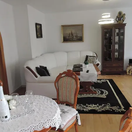 Comfortable In Centre Of For 4 Persons *