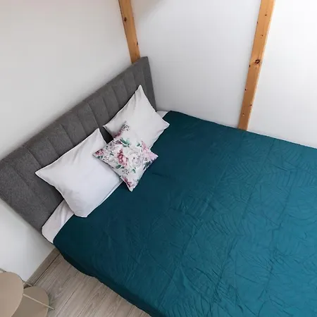 Apartment Kolejowa With A Mezzanine By Renters *