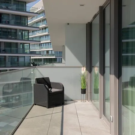 Royal Waves & - With Parking By Renters Apartment