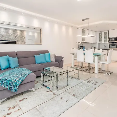 Apartment Stylish Vacation With Parking In By Renters Miedzyzdroje