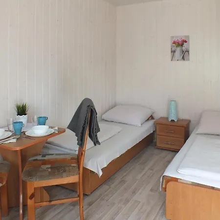 Pet Friendly In With Kitchen Holiday home