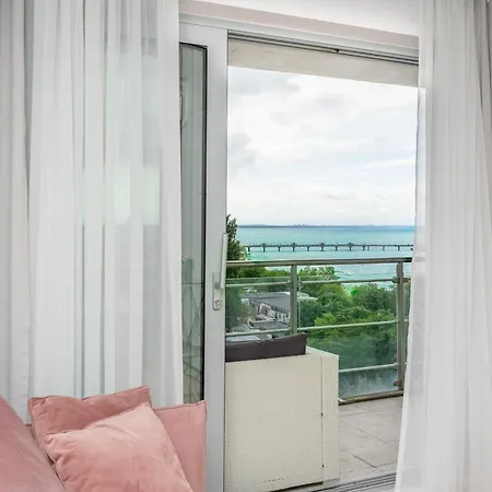 Your Holidays Promenada Gwiazd 28 Apartment *