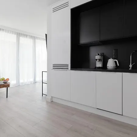 Royal Waves & - With Parking By Renters Apartment *