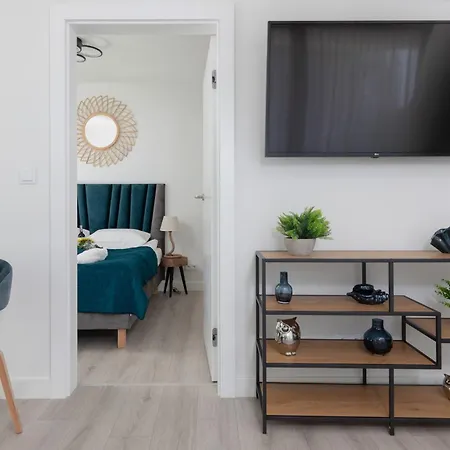 Royal Waves & - With Parking By Renters Apartment