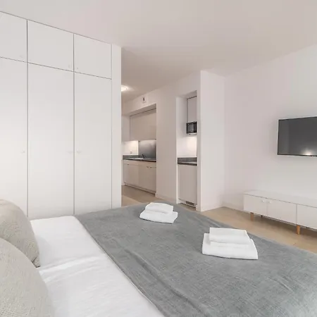 Aquamarina Prima 07 Seaside Studio By The Beach With Terrace By Renters Apartment *
