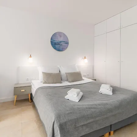 Aquamarina Prima 07 Seaside Studio By The Beach With Terrace By Renters *