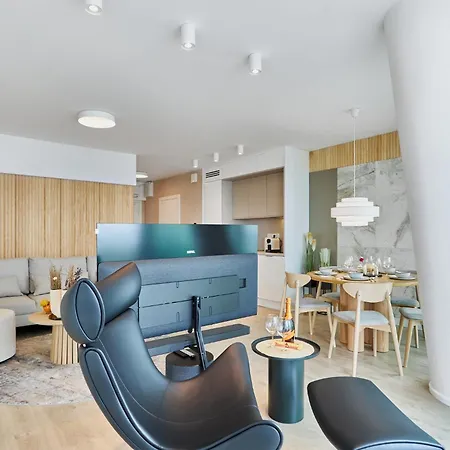 Wave Beachfront Family Apartment