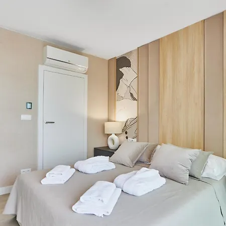 Wave Beachfront Family Apartment