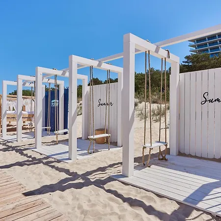 Wave Beachfront Family Apartment *