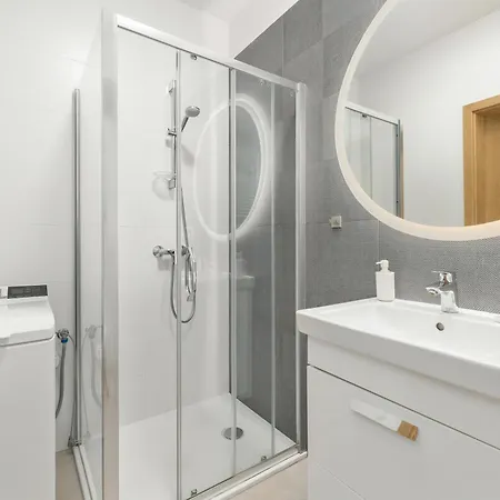 Aquamarina Prima By The By Renters Apartment