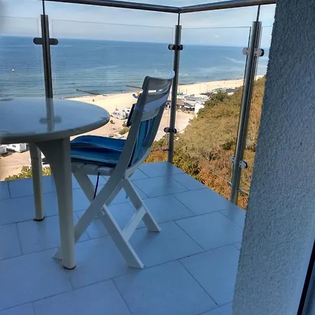 Cameo Apartment *