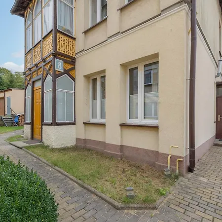 Apartment Family With Parking By Renters *
