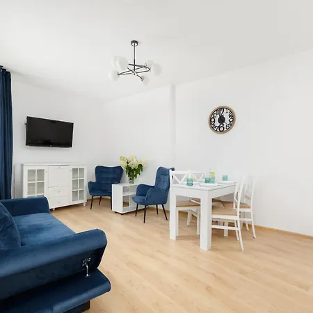 Apartment Family With Parking By Renters