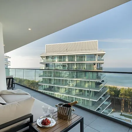 Waveview Premium Apartment, 9th Floor *
