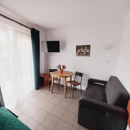 Guest house Mira 200 Metrow Od Morza *