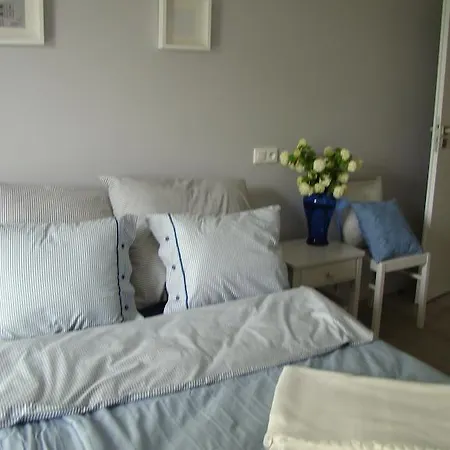 Apartament 208 *