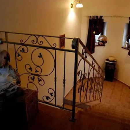 Czarli Homestay *