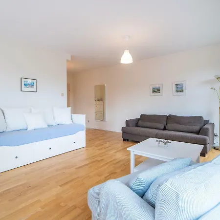 Sunny Tulipan Vi With Terrace At The Treetops By Renters *